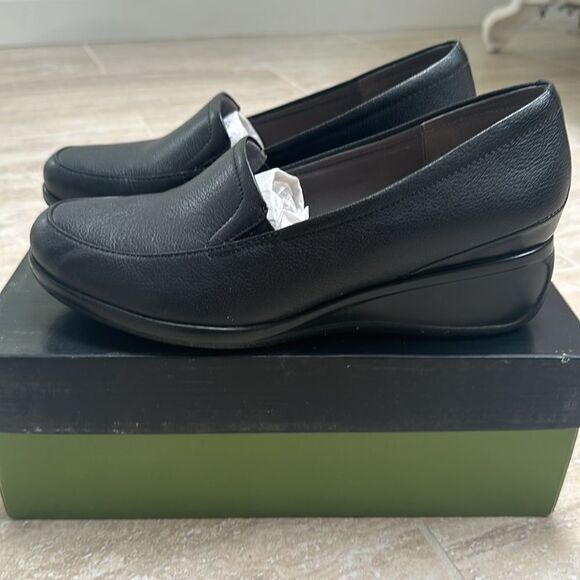 Trotters Marche black leather slip on shoes 9 1/2 W - Picture 2 of 6